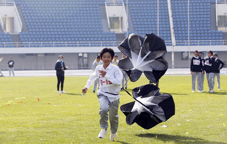 更是对其身