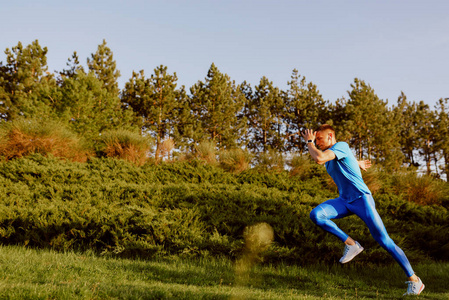 细致入微的 细致入微的